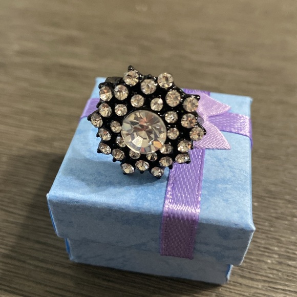 Black Metal Rhinestone Burst Ring New - Picture 5 of 10